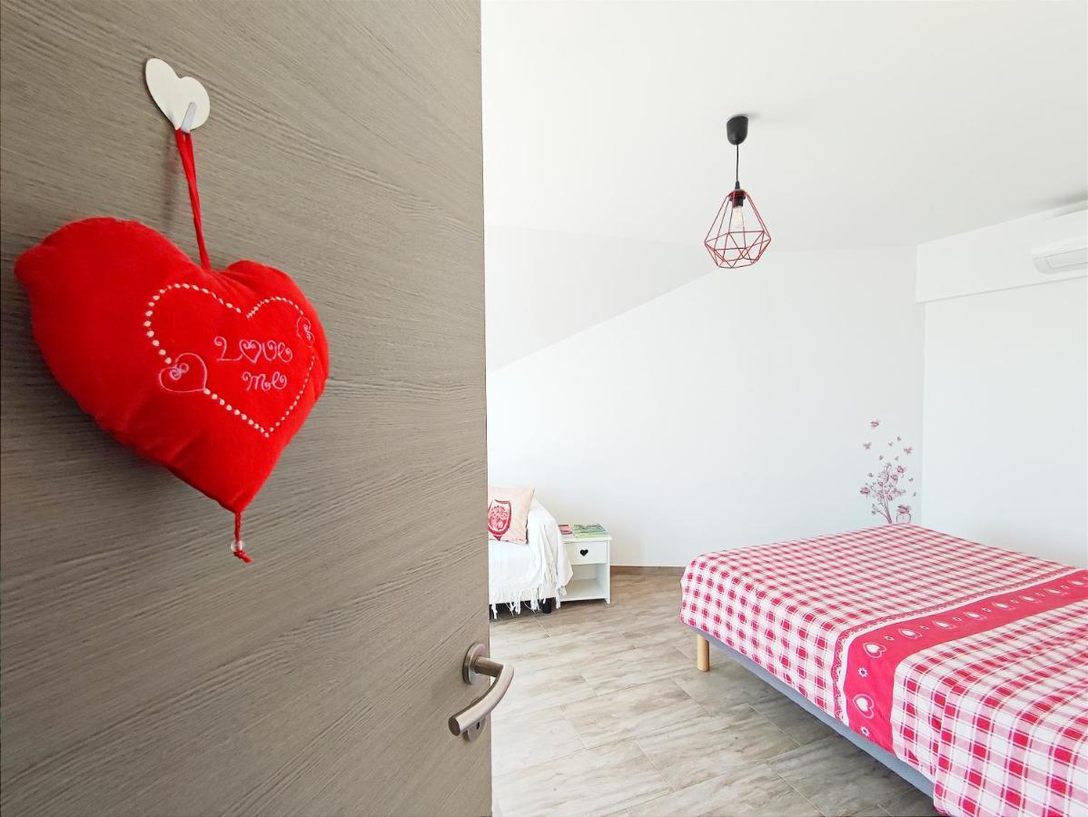 Villa Janea Deep Red House Reichsfeld Exterior foto